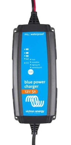 Blue Power IP65 Akkumulátor Töltő 12V 5A+ DC csatlakozó